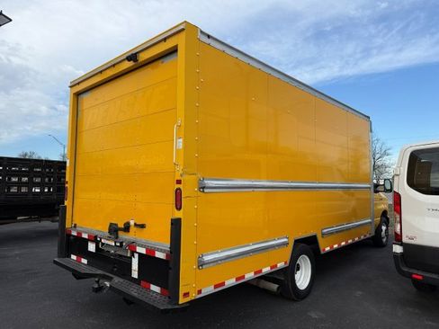 Used 2022 Ford E-350 and Econoline 350 Super Duty image 10