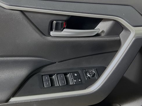 Used 2025 Toyota RAV4 XLE image 17