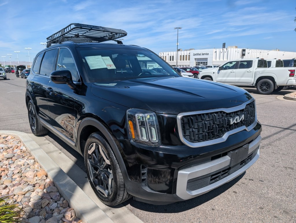 Used 2023 Kia Telluride EX w/ EX Captain's Chair Package AWD/4WD image 4