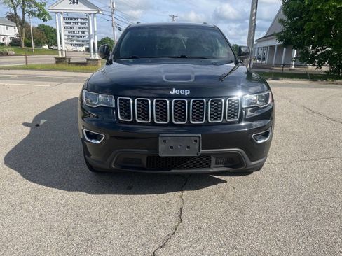 Used 2018 Jeep Grand Cherokee Laredo AWD/4WD image 8