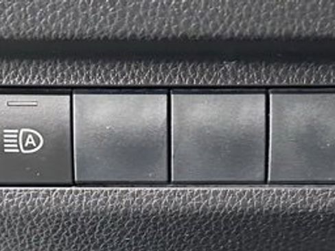 Used 2019 Toyota RAV4 XLE Premium image 15