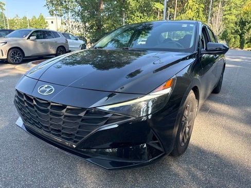 Used 2021 Hyundai Elantra SEL w/ Convenience Package FWD image 9