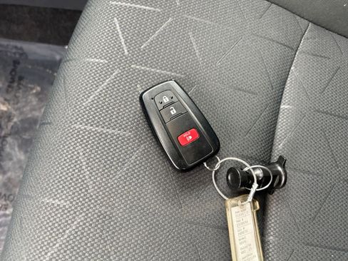 Used 2025 Toyota RAV4 XLE image 22