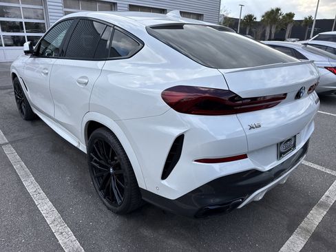 Used 2022 BMW X6 M50i image 4