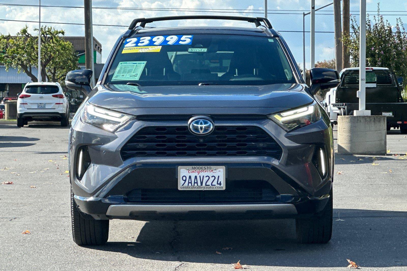 Used 2022 Toyota RAV4 XSE AWD/4WD image 8