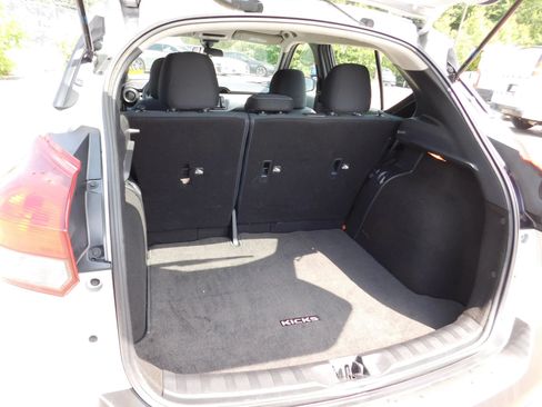 Used 2020 Nissan Kicks S FWD image 7