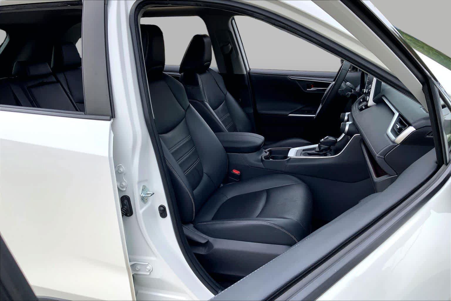 Used 2019 Toyota RAV4 Limited w/ Advanced Technology Package FWD image 8