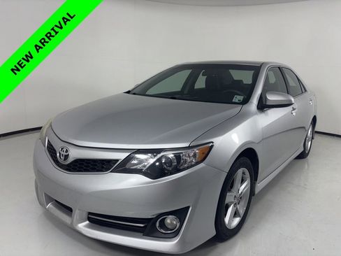Used 2014 Toyota Camry SE image 1