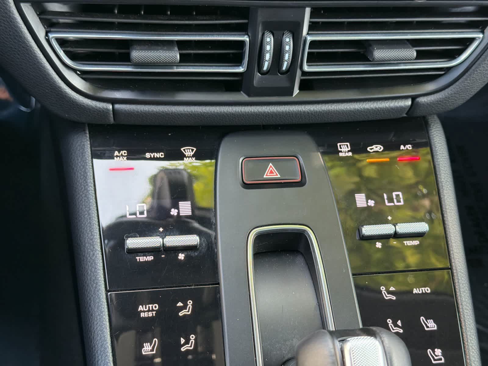 Certified 2024 Porsche Macan S AWD/4WD image 24