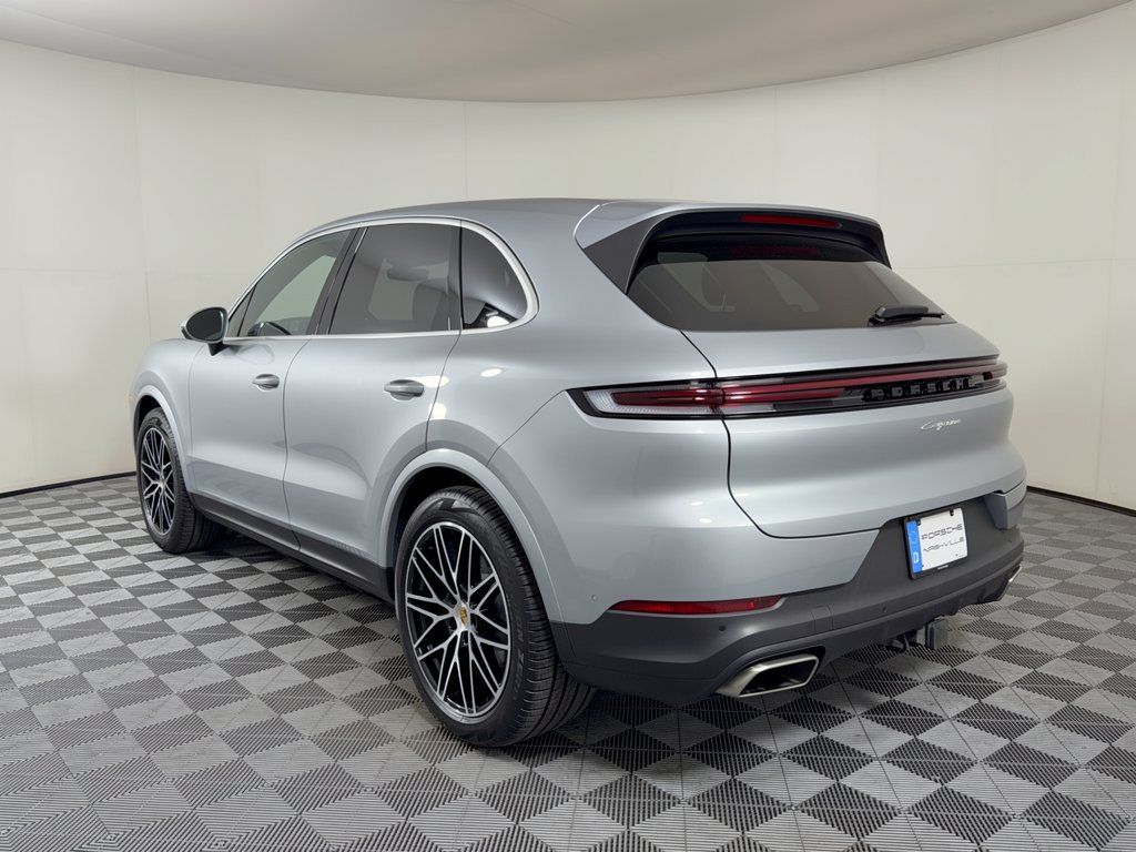Certified 2024 Porsche Cayenne AWD/4WD image 3