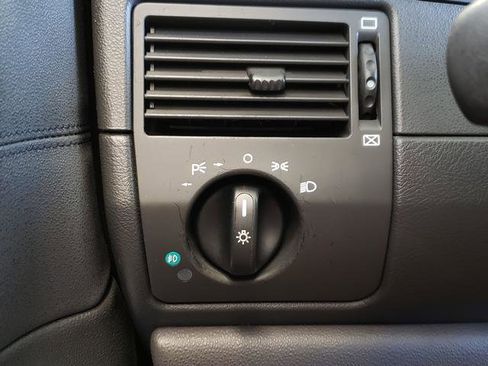 Used 2005 Chrysler Crossfire Limited RWD image 16