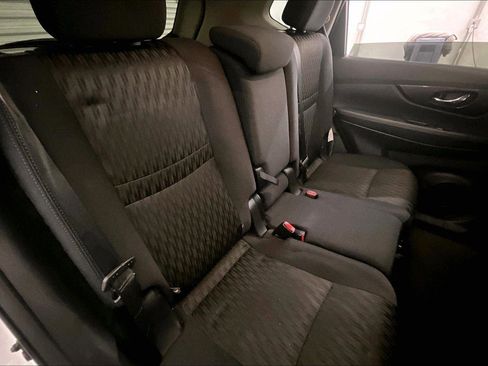 Used 2018 Nissan Rogue SV image 26