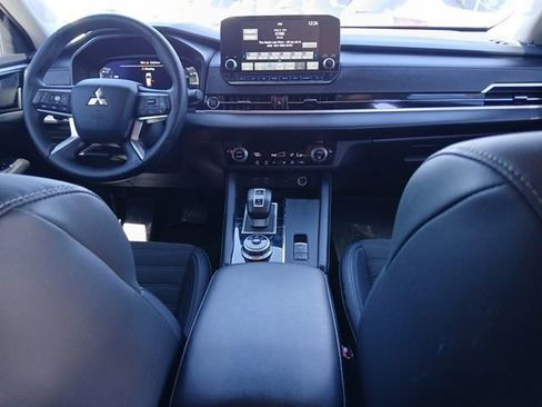 Used 2024 Mitsubishi Outlander SE image 14