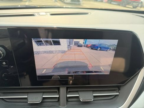 Certified 2024 Chevrolet Trax LS w/ LS Convenience Package FWD image 18