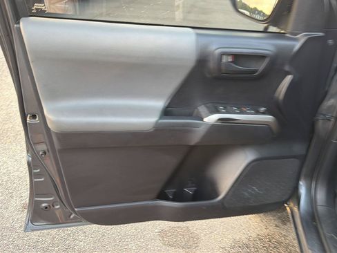 Used 2020 Toyota Tacoma SR5 RWD image 16