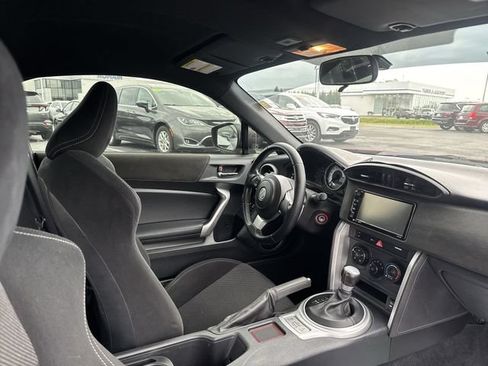 Used 2017 Toyota 86 RWD image 16