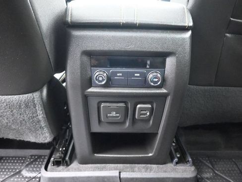 Used 2020 Chevrolet Traverse LT w/ LT Premium Package AWD/4WD image 38