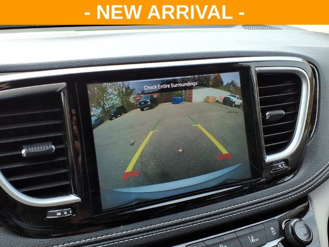 Used 2024 Chrysler Pacifica Limited FWD image 29