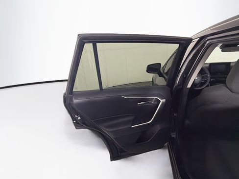 Used 2019 Toyota RAV4 XLE w/ Convenience Package FWD image 27