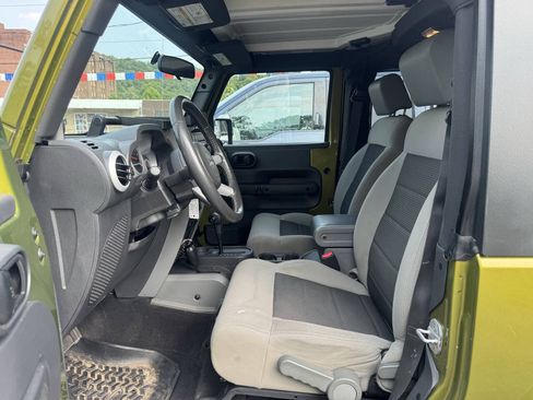 Used 2010 Jeep Wrangler Sahara AWD/4WD image 12