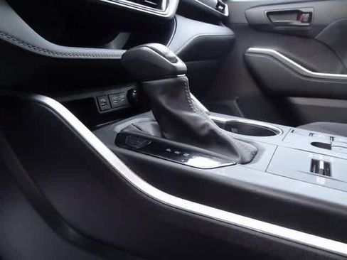 Used 2023 Toyota Highlander LE image 13