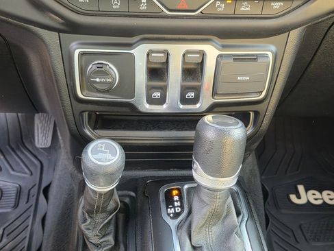 Used 2021 Jeep Wrangler Sport S image 27