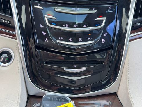 Used 2015 Cadillac Escalade Luxury image 23