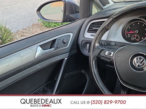 Used 2015 Volkswagen Golf SE image 22