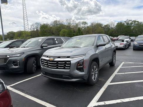 Used 2025 Chevrolet Equinox LT w/ Safety and Technology Package FWD image 4