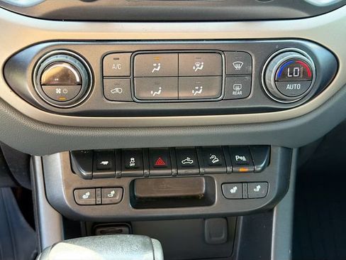 Used 2020 Chevrolet Colorado Z71 AWD/4WD image 17