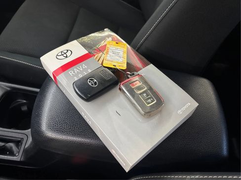 Used 2018 Toyota RAV4 XLE w/ Plus Extra Value Package AWD/4WD image 40