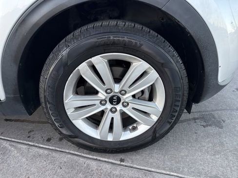 Used 2017 Kia Sportage LX image 12