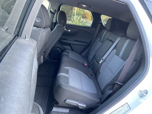 Used 2025 Chevrolet Blazer LT FWD image 13