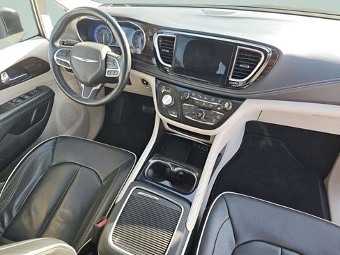 Used 2023 Chrysler Pacifica Limited AWD/4WD image 28