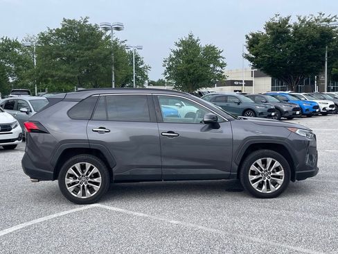 Used 2019 Toyota RAV4 Limited AWD/4WD image 4