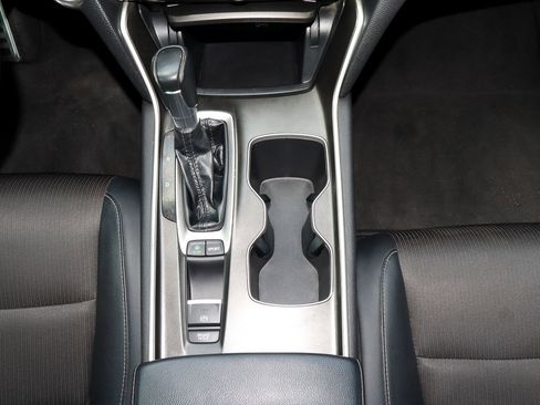 Used 2018 Honda Accord Sport image 18