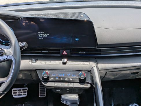 Used 2025 Hyundai Elantra Sport FWD image 18