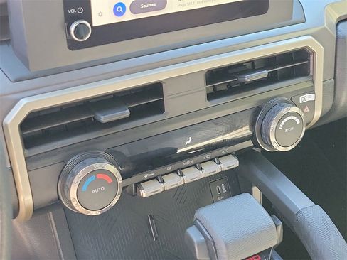 Used 2025 Toyota Tacoma TRD Off-Road image 26