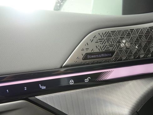 Used 2025 BMW i5 xDrive40 w/ Executive Package image 9