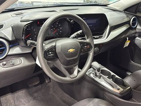 Certified 2024 Chevrolet Trax LS image 9