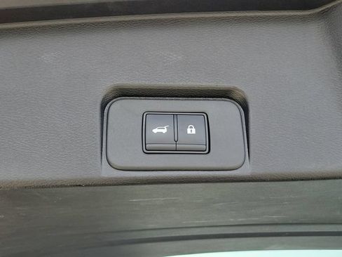 Used 2025 Nissan Rogue SV AWD/4WD image 17