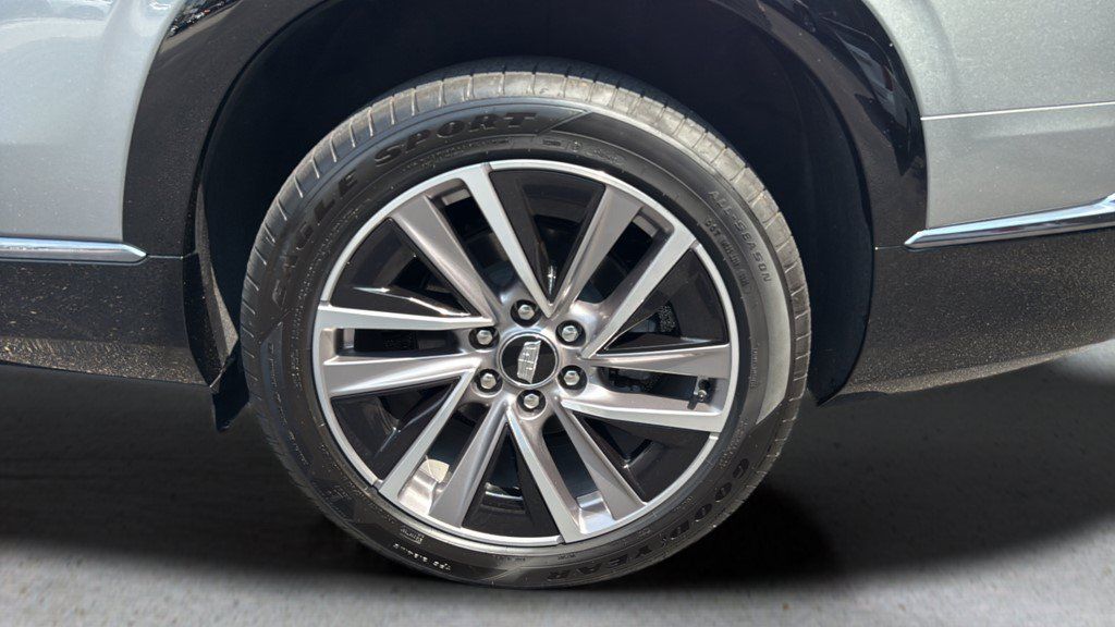 Certified 2026 Cadillac Vistiq Sport w/ LPO, Floor Liner Package AWD/4WD image 16