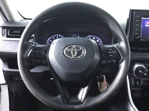 Used 2021 Toyota RAV4 LE image 11