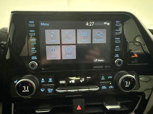 Used 2021 Toyota Highlander XLE FWD image 22