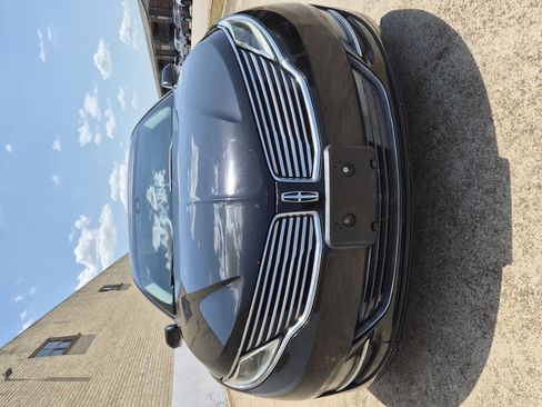 Used 2013 Lincoln MKZ FWD image 2