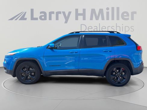 Used 2018 Jeep Cherokee Latitude w/ Altitude Package FWD image 2