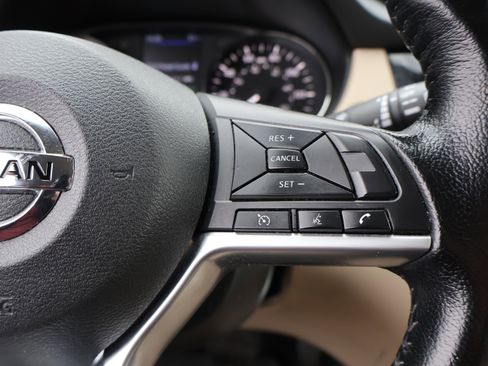 Used 2020 Nissan Rogue SV image 37