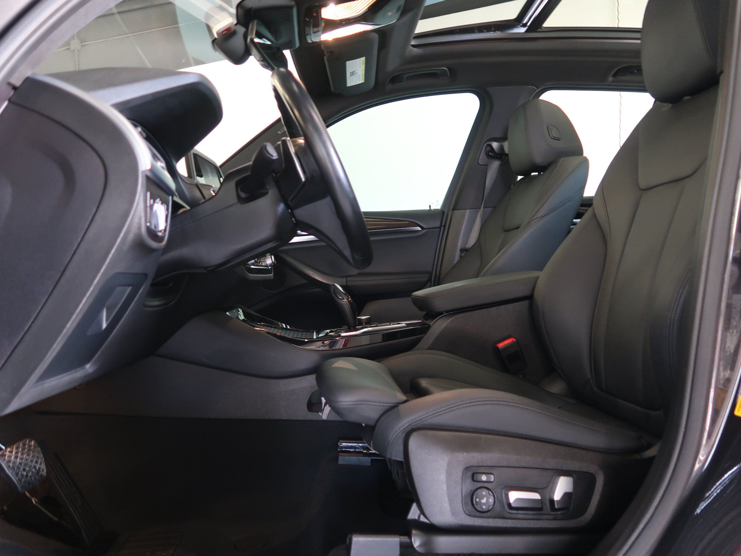 Used 2019 BMW X3 sDrive30i w/ Convenience Package RWD image 12
