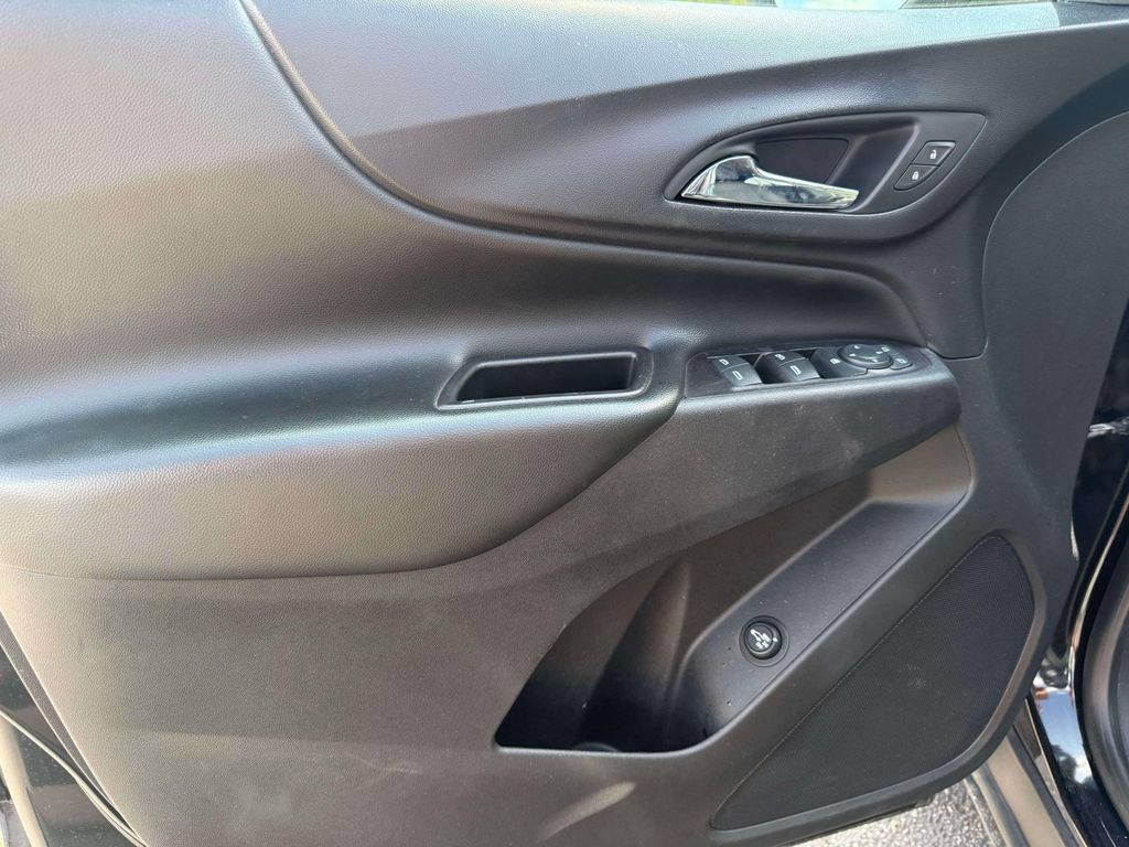 Used 2019 Chevrolet Equinox LT AWD/4WD image 11