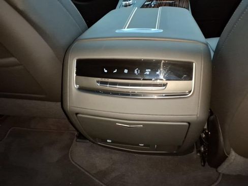 Used 2024 Cadillac Escalade Luxury AWD/4WD image 18